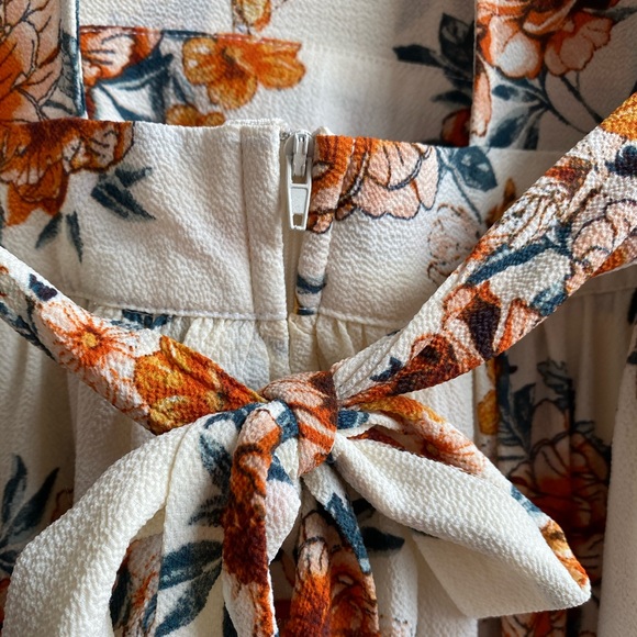 Floral Romper with Trail - Picture 6 of 7